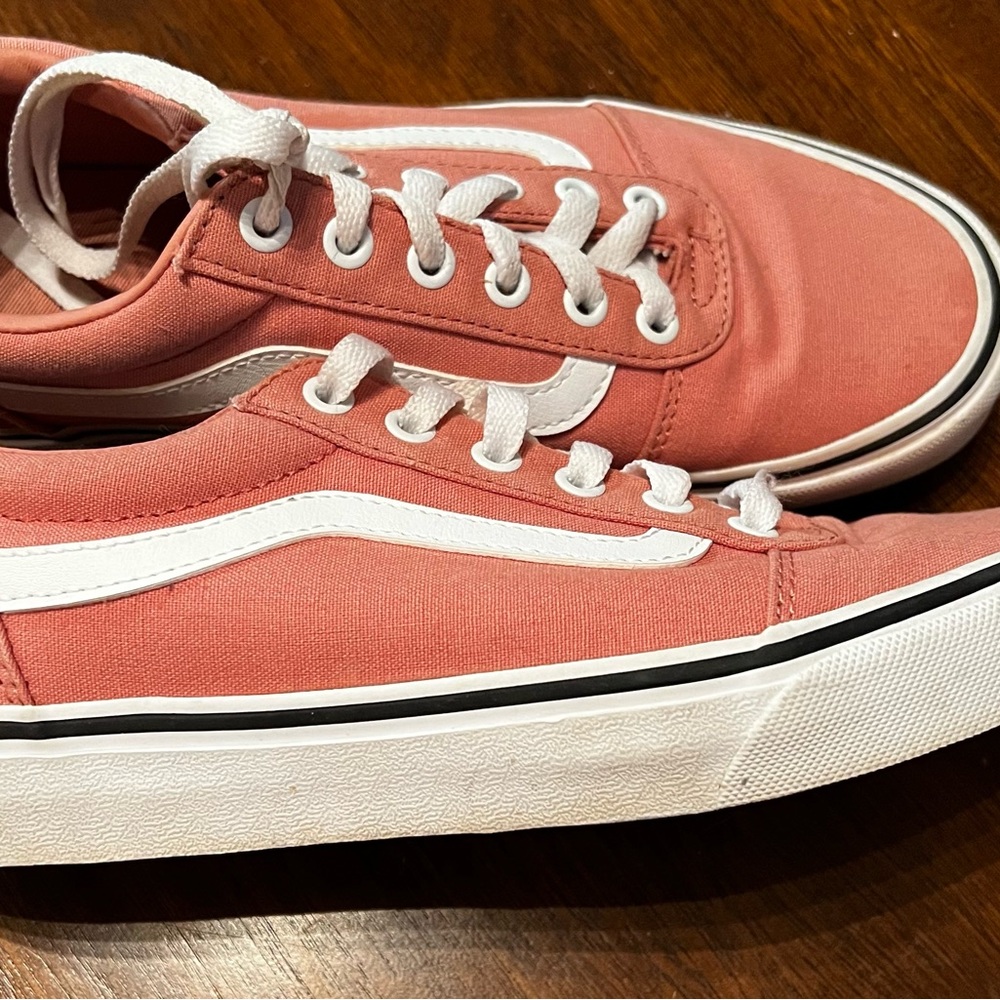 Women’s Vans Pink